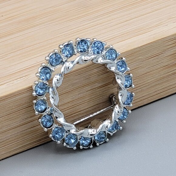Vintage Silver Tone Circle Brooch Pin with Blue Rhinestones 1.25 Inch Retro - Picture 3 of 5